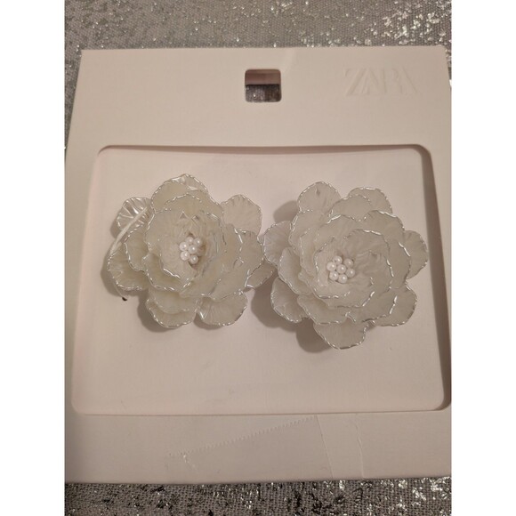 ZARA Earrings Womens Statement White Pearlized 3D Flower Lightweight Embossed - Picture 2 of 10